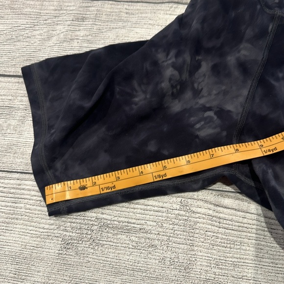 🍋Women’s Lululemon Diamond Dyed 8” Bike Shorts size 8🍋 - Picture 11 of 11